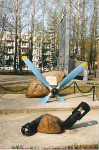 Памятник летчикам - героям Великой Отечественной войны в гарнизоне Сольцы-2